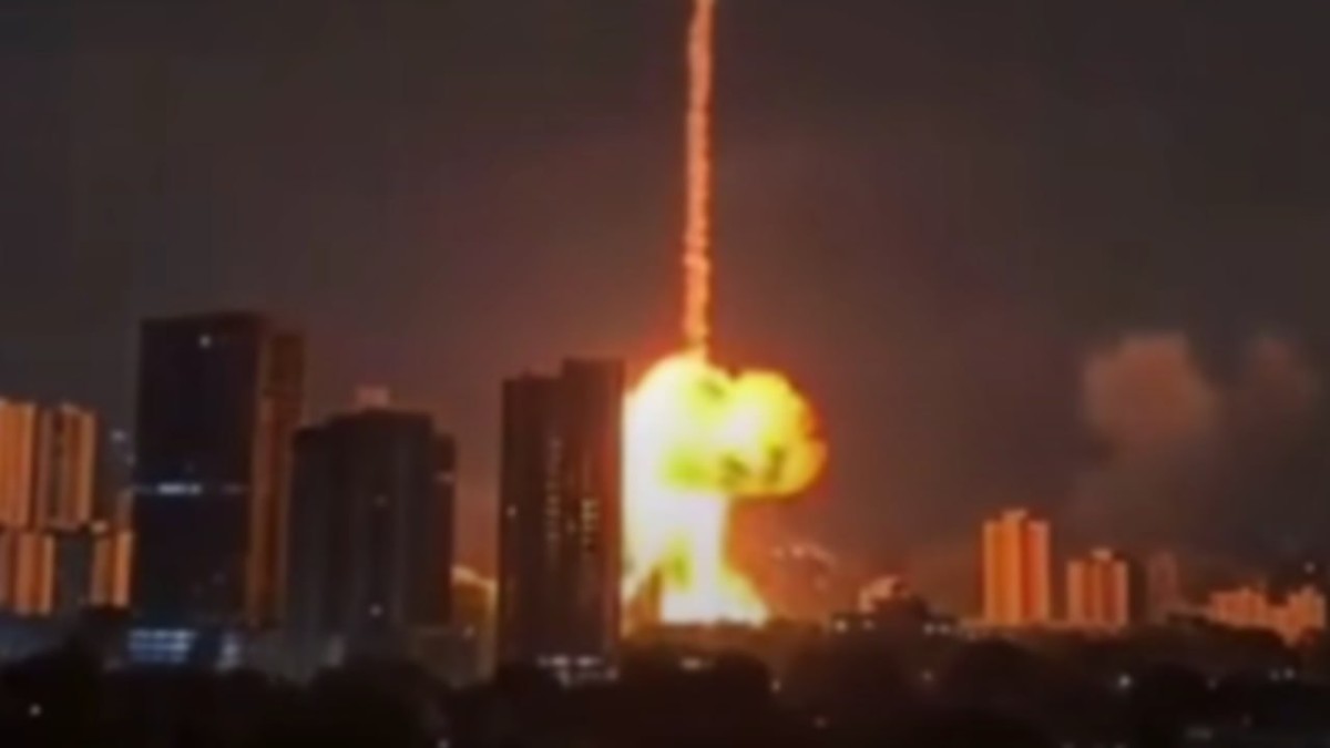 بالفيديو || صواريخ «خيبر شكن» الإيرانية تزلزل قلب تل أبيب