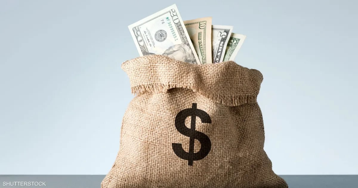 الأموال الساخنة تهرب مجددًا.. 3.7 مليار دولار تغادر دين الحكومة وتضغط على الجنيه