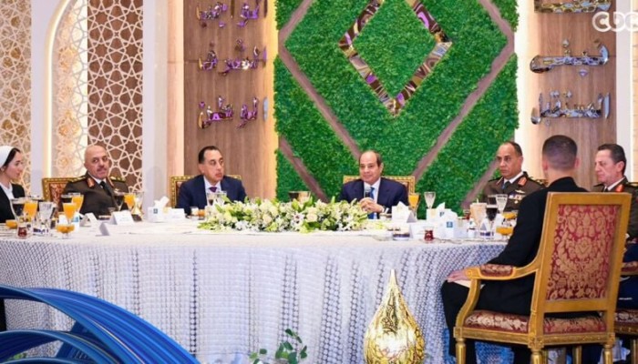 السيسي يلوّح بالقضاء العسكري لضبط الأسعار.. هروب إلى الأمن بدلًا من علاج فشل الحكومة الاقتصادي