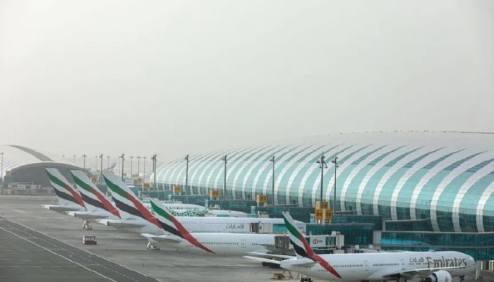 الطيران في الخليج يخرج ببطء من شلل الحرب.. استئناف جزئي ورحلات محدودة وسط سماء غير آمنة