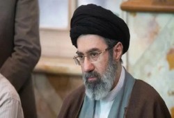 إيران تختار مرشدها الجديد تحت القصف: تصويت سري لمجلس الخبراء وسط تهديدات أمريكية