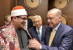 أردوغان يستقبل القارئ محمود الشحات أنور بالقصر الرئاسي تكريمًا لتلاوة القرآن (صور)