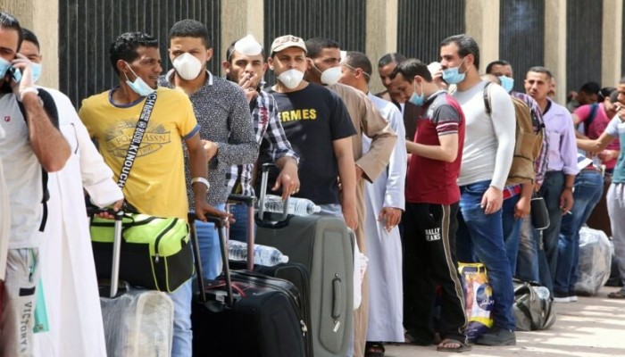 المصريون في الخليج يدفعون ثمن الحرب وحدهم.. حكومة تترك تذاكر العودة تشتعل والسفارات "شاهد مشفش حاجة"
