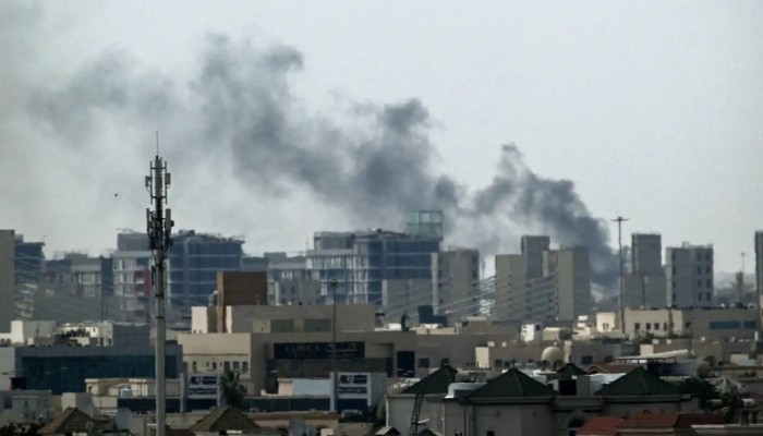 فيديو || صافرات إنذار وانفجارات تهز قطر