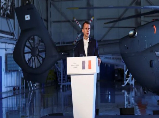 ماكرون يعلن تحركًا عسكريًا لحماية الملاحة في هرمز.. ولاريجاني يرد