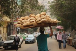 25 % زيادة بالخبز السياحي بعد ارتفاع أسعار الوقود.. حكومة تترك الرغيف الحر للغلاء وتختبئ خلف ثبات المدعم