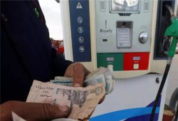 البرلمان ينتفض ضد زيادة الوقود: أرقام صادمة تكشف تضاعف الأسعار واتهامات للحكومة بتحميل المصريين كلفة الفشل