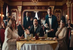 نشطاء يهاجمون إعلان الضرائب: حكومة تجبي من الناس وتبدد أموالهم على الدعاية بينما تتآكل المعيشة