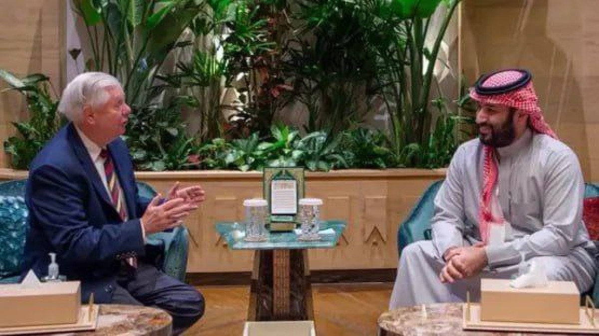 سيناتور أمريكي يطالب السعودية ودول الخليج بمواجهة إيران