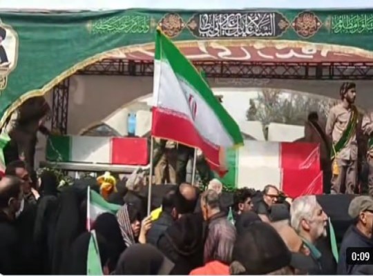 فيديو || منهم الموسوي.. إيران تُشيّع قادة عسكريين بارزين في جنازات مهيبة رغم القصف