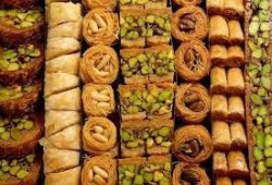 5 طرق فعالة لمقاومة الرغبة الشديدة في تناول الحلويات خلال شهر رمضان