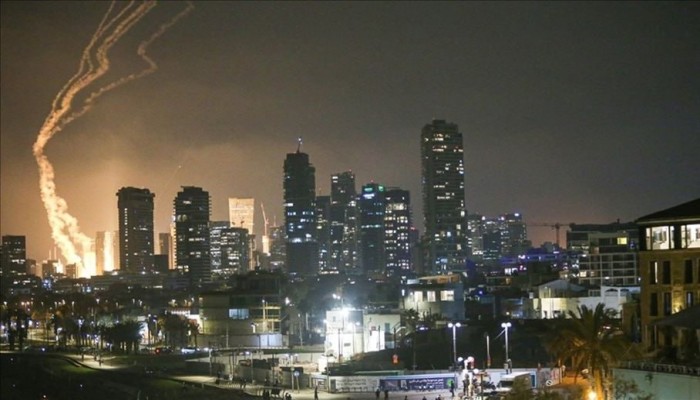 غارات إسرائيلية على الضاحية الجنوبية.. وحزب الله يطلق عشرات الصواريخ نحو الأراضي المحتلة