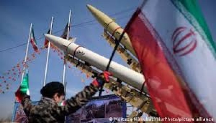 الحرس الثوري يحرق ناقلة نفط أمريكية في الخليج ويغلق مضيق هرمز