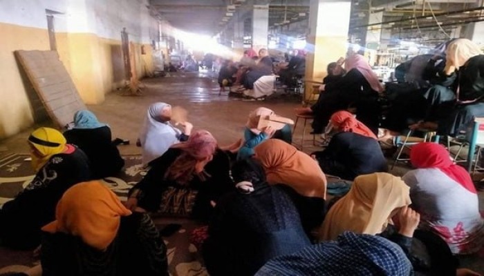 احتجاجات لعاملات “وبريات سمنود”.. رواتب “بالتقسيط” وغياب التأمين الصحي والنساء يدفعن فاتورة إدارة فاشلة وسياسات عمياء