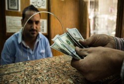 تحويلات المصريين في مهب الريح.. هل يدفع المغتربون فاتورة فشل حكومة السيسي؟؟