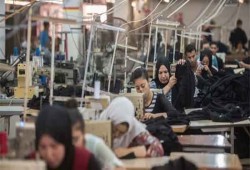 نساء يعملن بلا حماية: كيف تركت الحكومة الانتهاكات تتمدد في سوق العمل المصري؟
