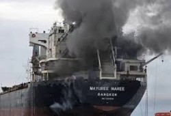 CNN|| إيران تسمح بمرور عدد من ناقلات النفط عبر مضيق هرمز مقابل هذا الشرط 