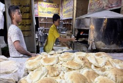 جباية وفقر طويل الأجل.. "سلسلة انتقال التضخم" بدأت من شرارة الوقود مرورًا بالمواصلات والخبز إلى ما لا نهاية