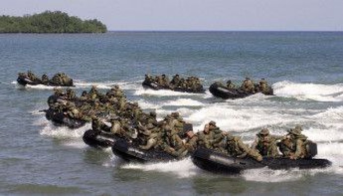 إرسال مشاة بحرية وسفن حربية أمريكية إلى الخليج بعد استهداف إيران قطر