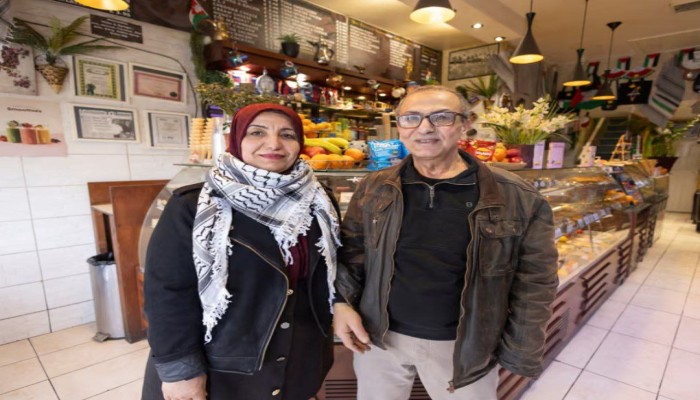 الجارديان || زاوية في شمال لندن يتحول فيها الطعام إلى ساحة مواجهة في حرب إسرائيل وغزة
