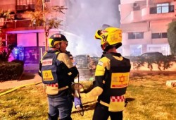 صفارات الإنذار تدوي مجدداً وسط إسرائيل.. نقل 108 مصابا صهيونيا للمستشفيات عقب سقوط شظايا صواريخ عنقودية على تل أبيب