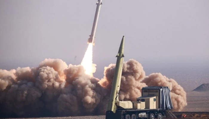 صاروخ "سجيل" الباليستي يضرب إسرائيل للمرة الأولى.. الموجة الـ54 تُوقع حرائق في اللد وإنذارات في تل أبيب وبئر السبع