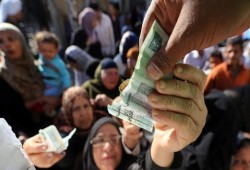 حزمة جديدة لا تكفي يومين.. السيسي يرفع الأسعار ويبدد مدخرات المصريين ثم يعرض مسكنات نقدية لا تكفي لمواجهة الغلاء