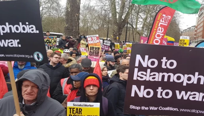 افقد ذاتك أو ارحل.. العشر العجاف لمسلمي أوروبا