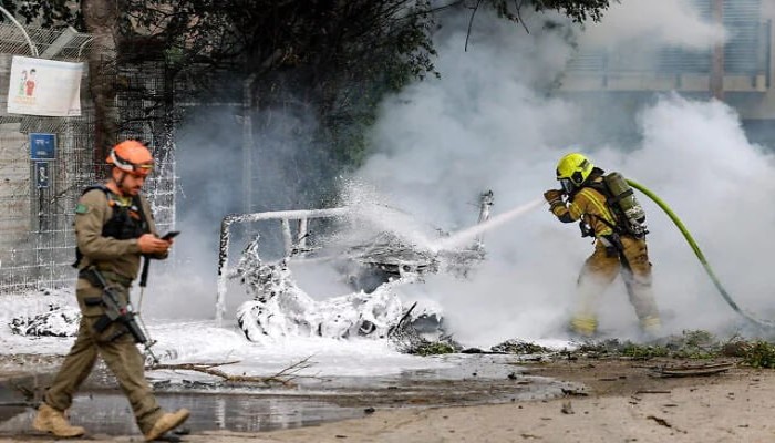 قتلى ودمار بنى تحتية بصاروخ إيراني يتجاوز الدفاعات الإسرائيلية إلى قلب تل أبيب