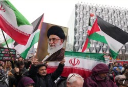 الجارديان || الحرب في إيران والفوضى في الخليج والقمع في الغرب: فلسطين الرابط المشترك