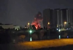 فيديو || هجوم صاروخي وطائرات مسيرة يستهدف السفارة الأمريكية في العراق