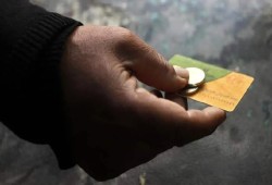 نواب السيسي يصعدون حملتهم لالغاء الدعم التمويني من كل باب.. وملايين المصريين تحت مقصلة الاستبعاد  رغم الغلاء والفقر