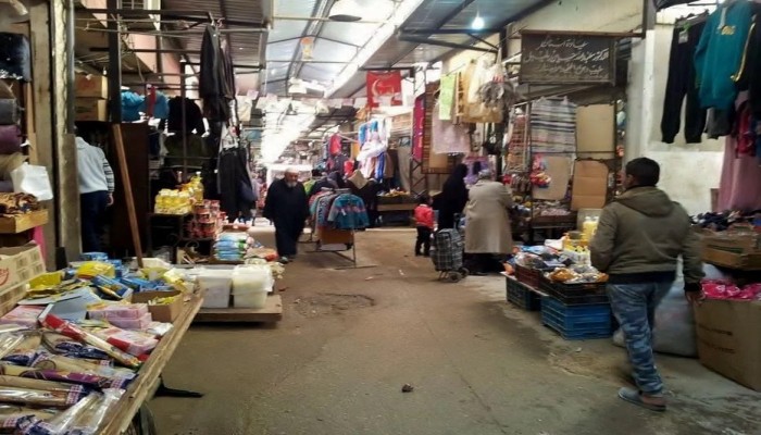 كسوة العيد تفضح الانهيار المعيشي في مصر وتدفع الأسر إلى أسواق مكسورة