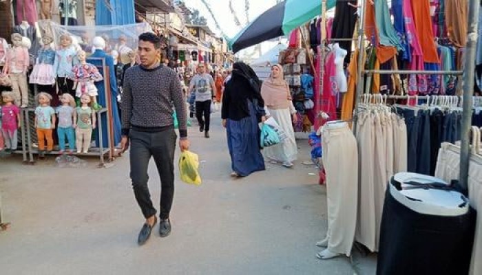 أسواق العيد.. زحام كثيف وشراء هزيل تحت سطوة الأسعار