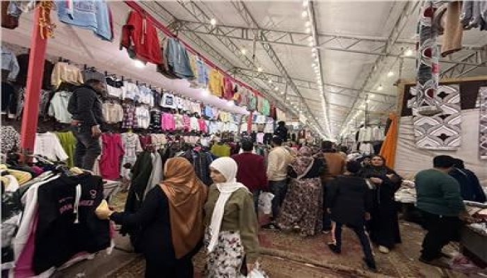 العيد المنكمش.. الغلاء يؤجل الزيارات ويدفع المصريين إلى شراء الحد الأدنى