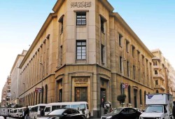 ضغوط الوقود والدولار ترفع توقعات تضخم مارس وتؤجل خفض الفائدة