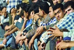 2.2 مليون متعطل وسوق عمل بالسخرة.. كيف تدفع الحكومة شباب مصر إلى الهروب
