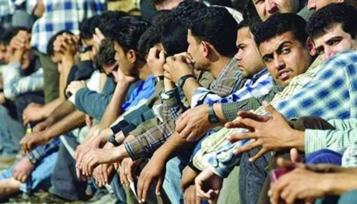 2.2 مليون متعطل وسوق عمل بالسخرة.. كيف تدفع الحكومة شباب مصر إلى الهروب