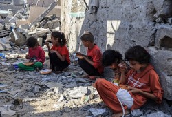 في غزة.. الجوع يبتلع فرحة العيد: 1.6 مليون بلا غذاء و18.5 ألف مريض بلا علاج