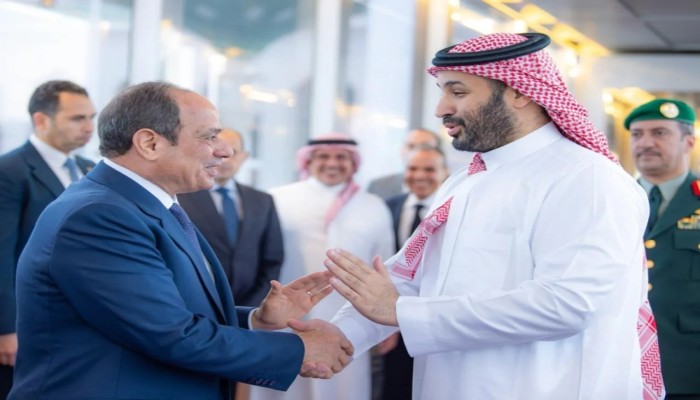 زيارة دقائق أم رسالة ضغط؟ لقاء السيسي وابن سلمان يفتح باب التأويلات بين السياسة والاقتصاد