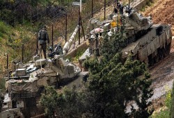 تصعيد منظم في الضفة.. 8 اعتقالات بينهم أطفال وحرق منازل وتوسع استيطاني تحت حماية الاحتلال