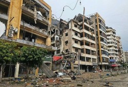 تصعيد غير مسبوق على جبهة لبنان.. قتيل إسرائيلي وغارات مكثفة تستهدف البنية التحتية وتهديد بحرب طويلة