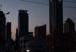 صواريخ إيران تضرب 7 خطوط كهرباء بالكويت تقطع التيار عن بعض المناطق