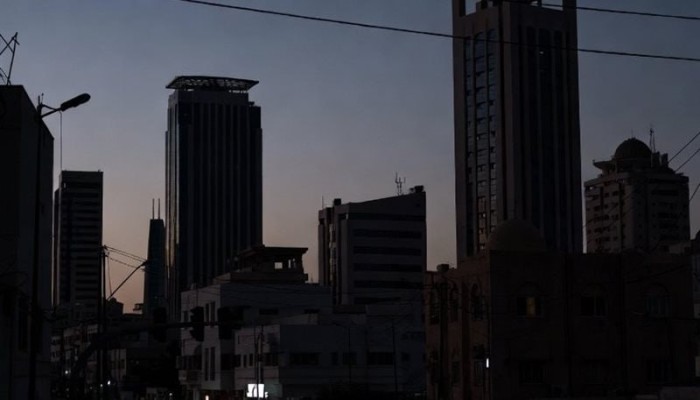 صواريخ إيران تضرب 7 خطوط كهرباء بالكويت وتقطع التيار عن بعض المناطق
