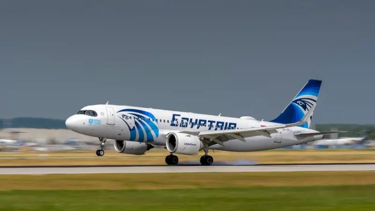 "مصر للطيران" ردا على "مشهد الإهانة": استخدام الزيّ الرسمي ليست لقطة عابرة في فيلم بل اعتداء على صورة مهنية!!