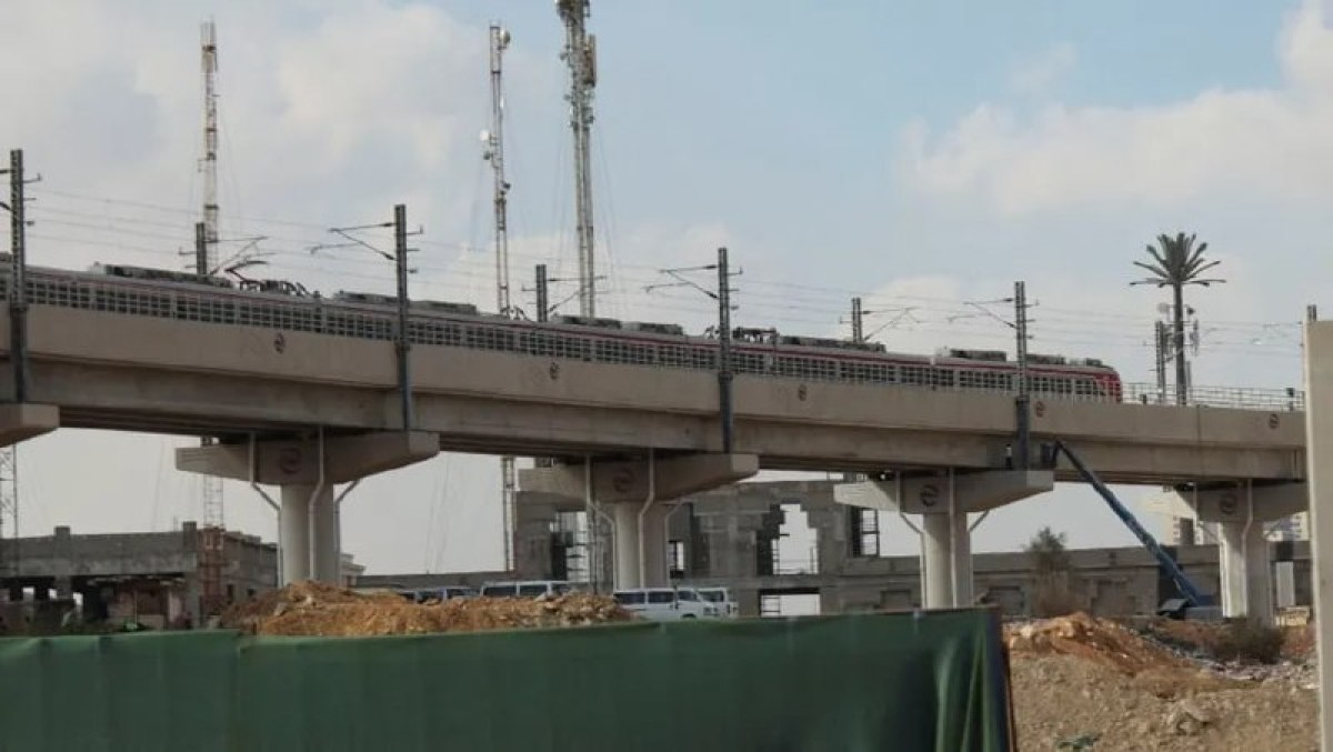 ضمن صفقة الـLRT .. قطارات كهربائية جديدة من الصين بـ 90 مليون دولار رغم إعلان السيسي التوقف عن الديون!