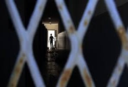 الشبكة المصرية تطالب بالكشف عن مصير مئات المختفين قسرًا