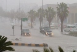 «خلال ساعات».. أمطار رعدية وسيول وتعطيل الدراسة تحسبًا لأسوأ موجة طقس منذ سنوات