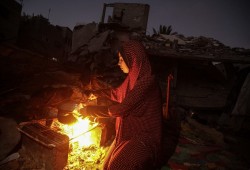 معاناة غير مسبوقة لسكان غزة المحاصرين مع استمرار شح الوقود وانقطاع الكهرباء