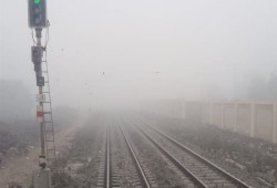 الطقس السيء يشل مصر... القطارات والمطارات والشوارع رغم تحذيرات حكومية